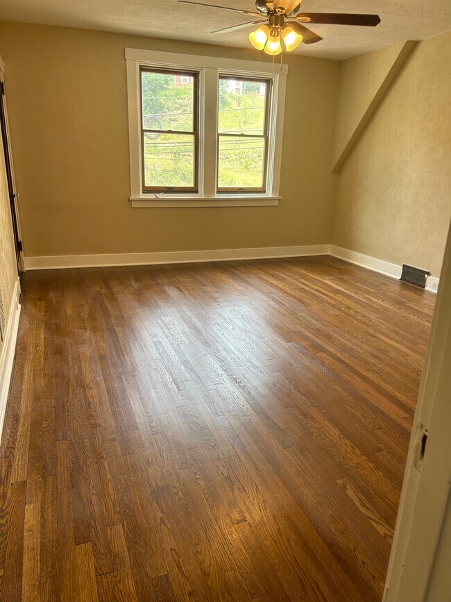 Building Photo - 638 Hazelwood Ave