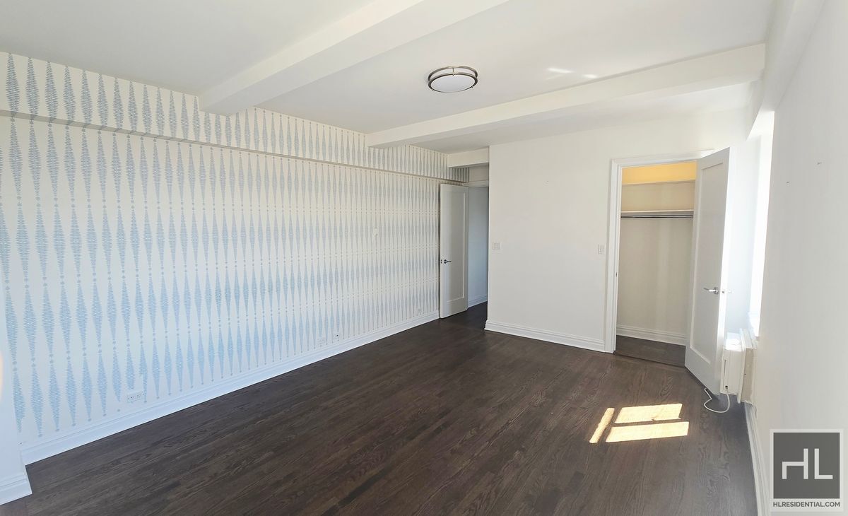 Building Photo - 5 AVENUE