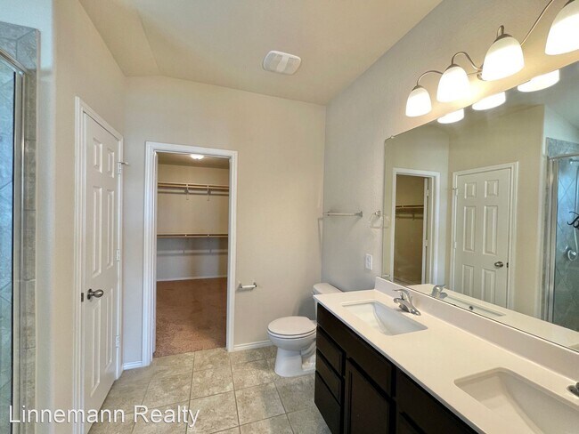 Building Photo - 4 br, 2.5 bath House - 3311 Lorne Drive