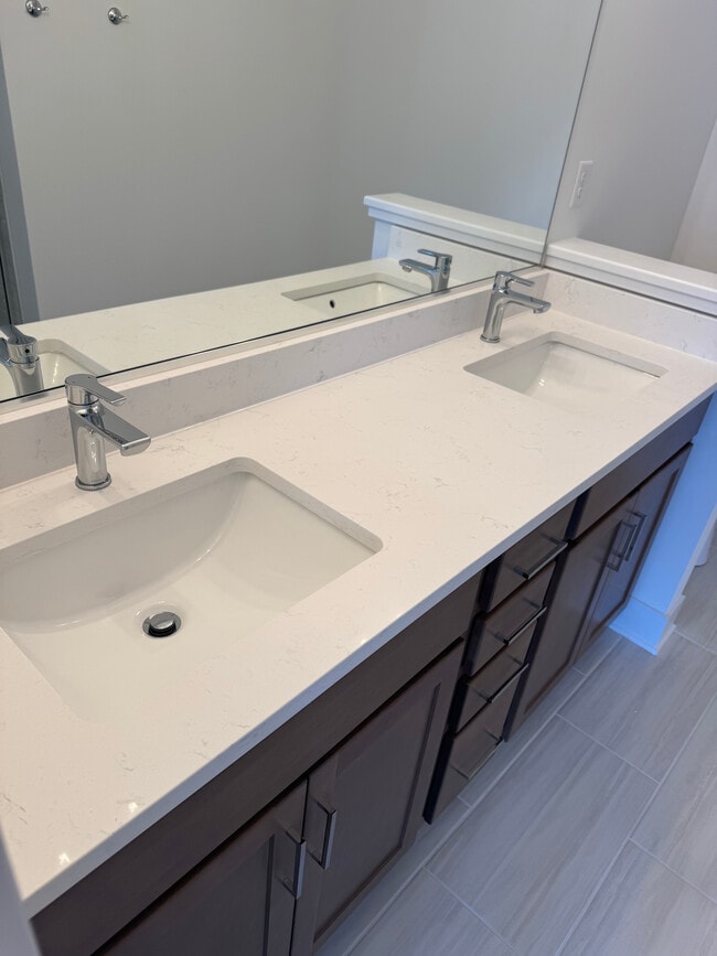 Building Photo - 15339 Sunray Aly