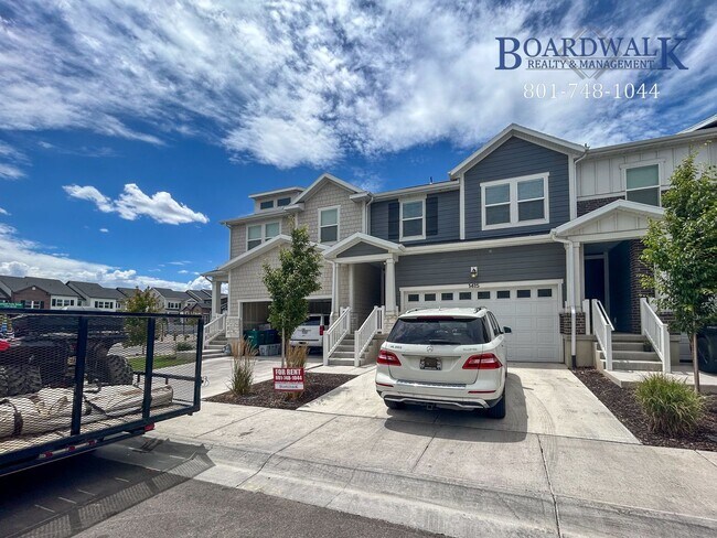 Primary Photo - Spacious 3 bed in Quiet Community