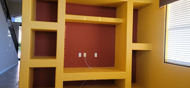 Building Photo - uclamon117