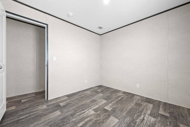 Building Photo - 309 W Buell Dr