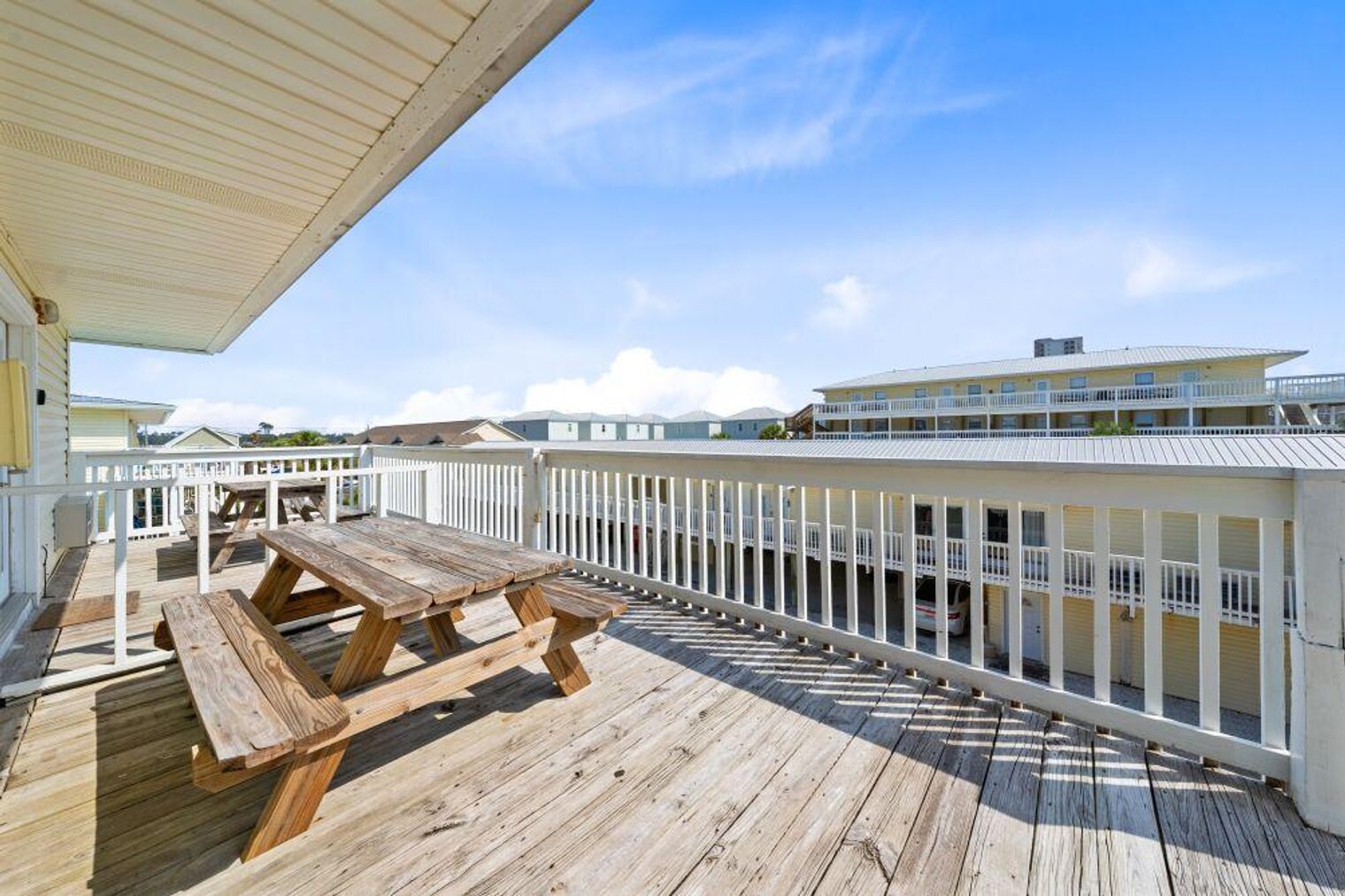 Building Photo - 1118 W Beach Blvd