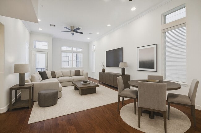 Building Photo - 405 N Nagle St