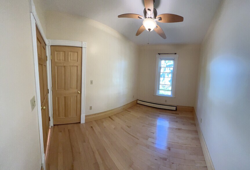 Building Photo - 19 Hickok Pl