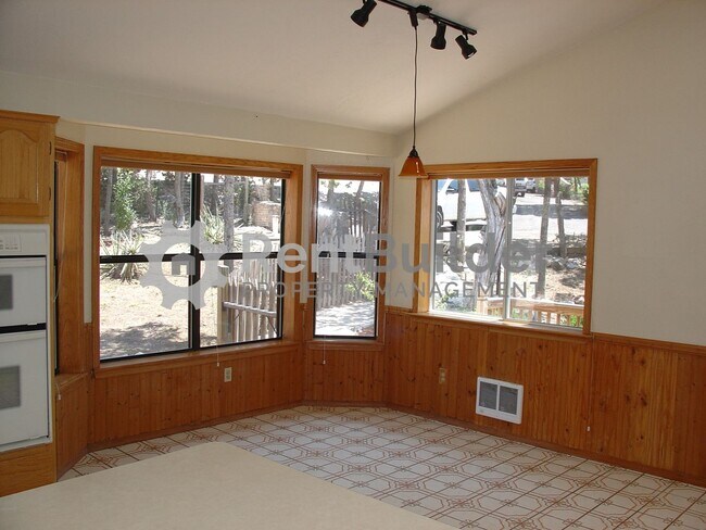 Building Photo - ***WINTER SPECIAL - LOWER RENT FOR 18 MONTH LEASE***