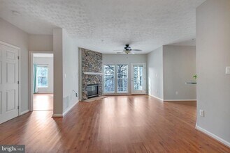 Building Photo - 2400 Chestnut Terrace Ct