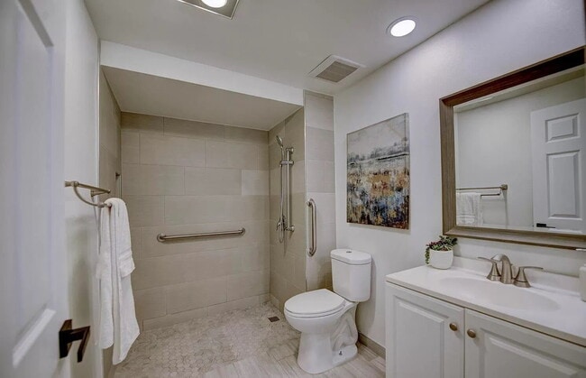 Building Photo - "Charming 1-Bed Retreat with Hardwood Floo...