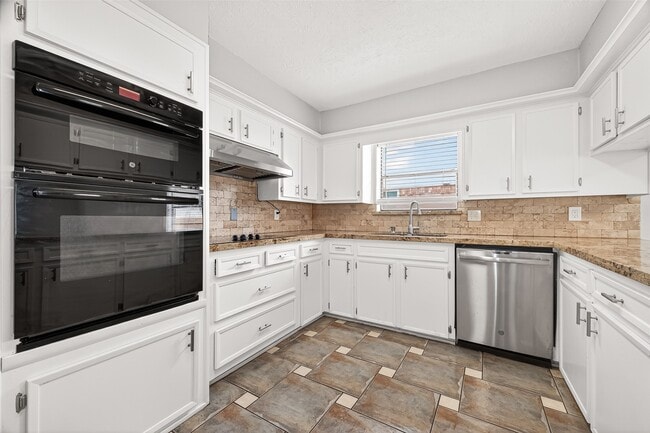 Building Photo - 21318 Park Brook Dr