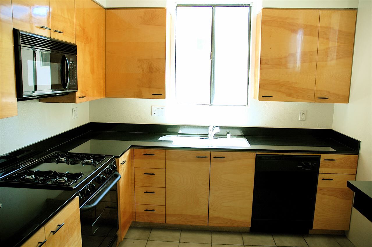 Kitchen - 3675 Keystone Ave