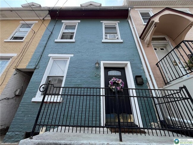 Primary Photo - 27 N Warren St