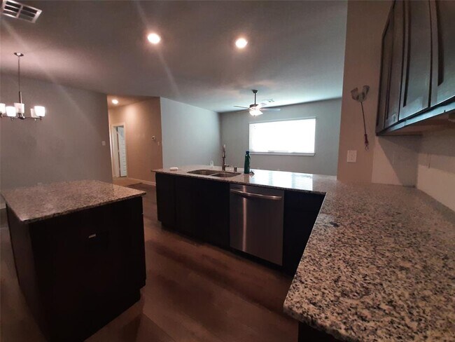 Building Photo - 25104 Pacific Wren Dr