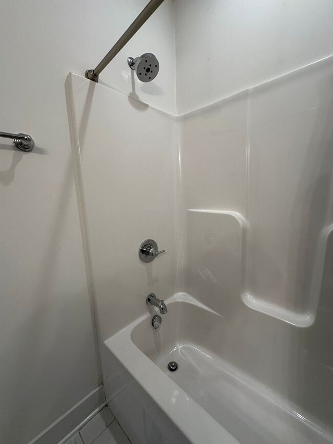 Building Photo - 3 Bedroom / 2 Bath  Johnson City TN