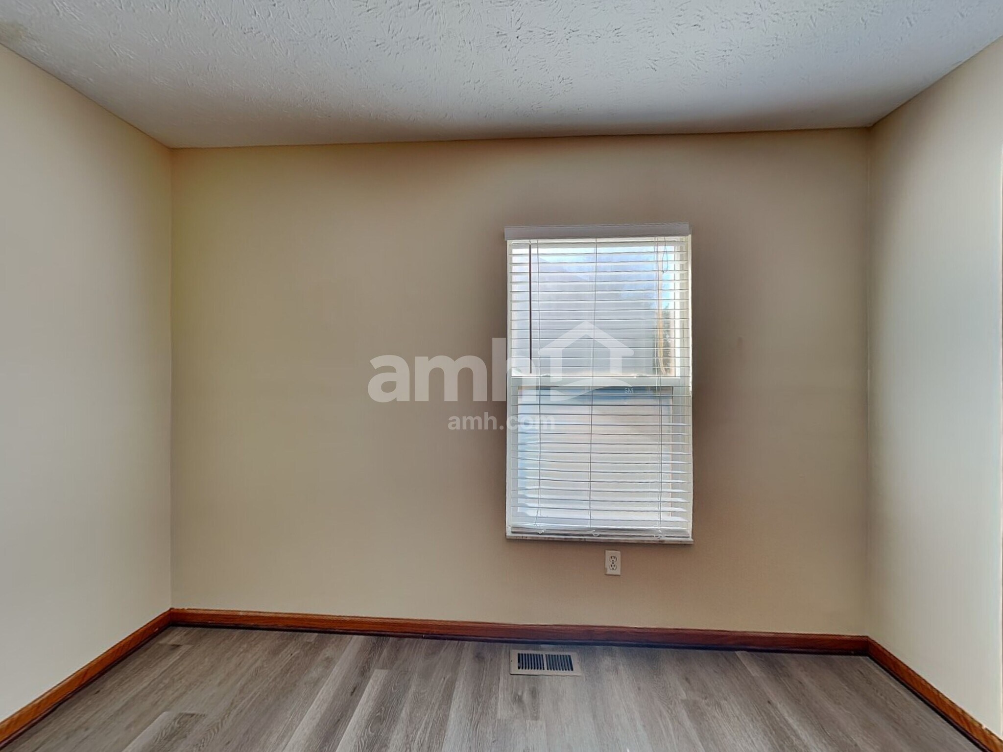 Building Photo - 3939 Eastrise Dr