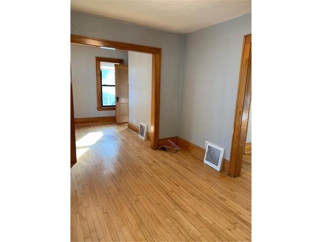 Building Photo - 522 View St