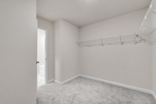 Building Photo - Modern 4BR Home with Loft & 2.5 Baths in W...