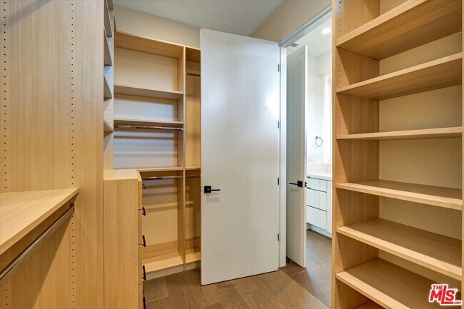 Building Photo - 1249 N Formosa Ave