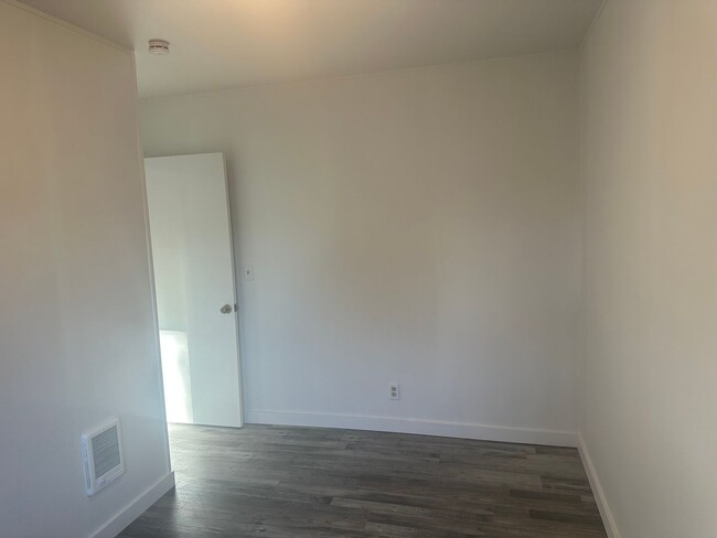 Building Photo - Brand new 1 bedroom apartment!