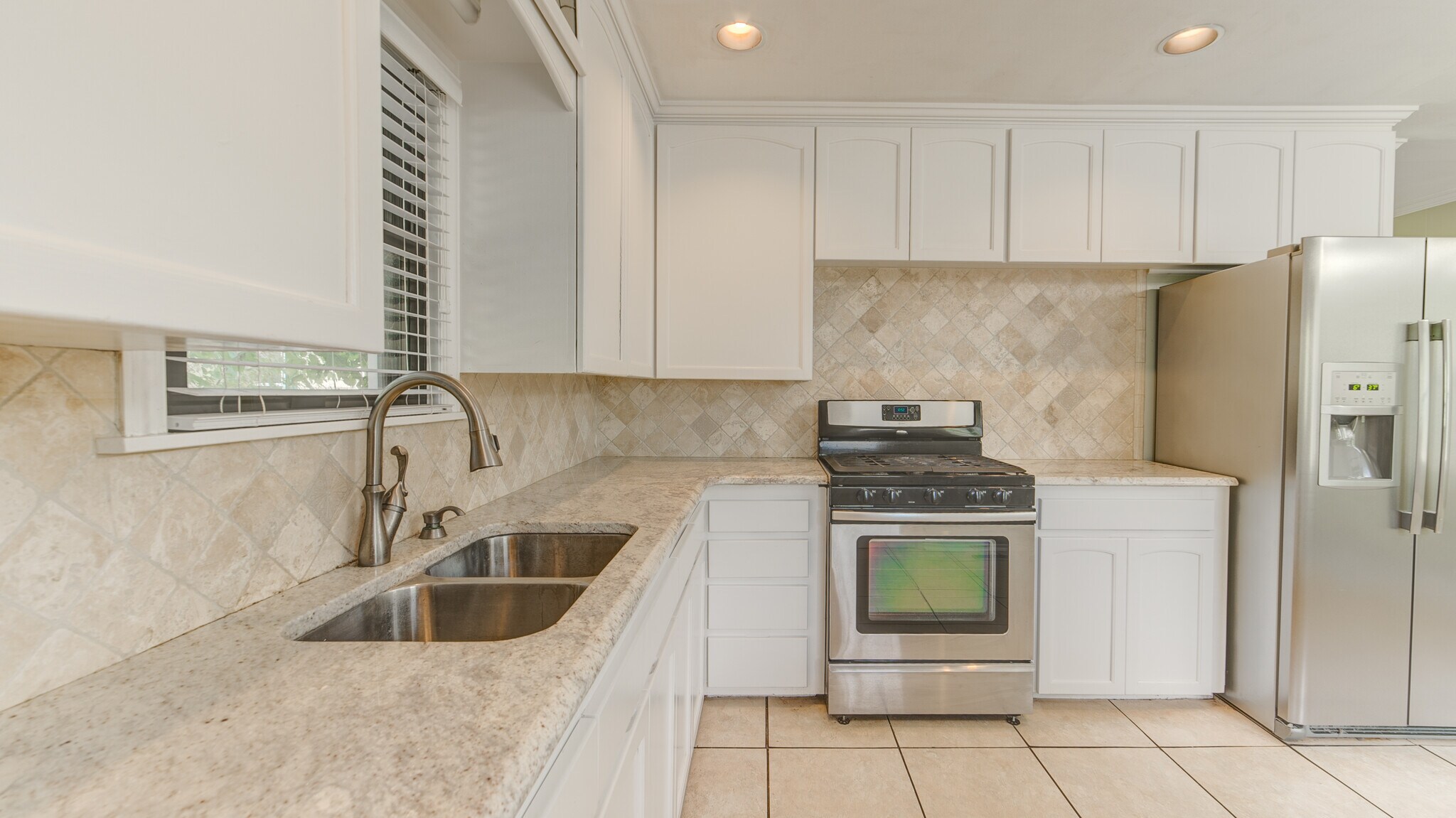 Building Photo - 56 E 52nd St