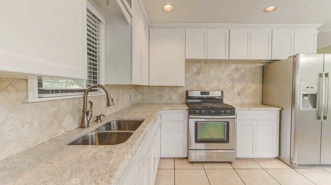 Building Photo - 56 E 52nd St