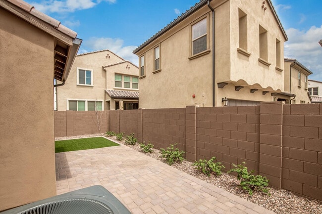 Building Photo - 1667 S Wallrade Ln