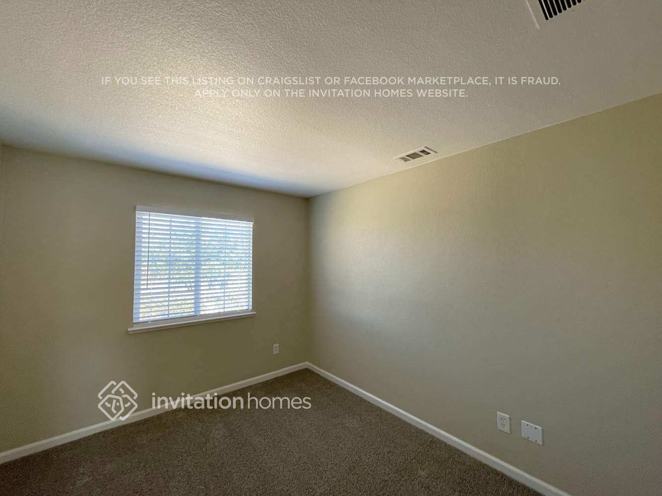 Building Photo - 2799 Silhouettes St