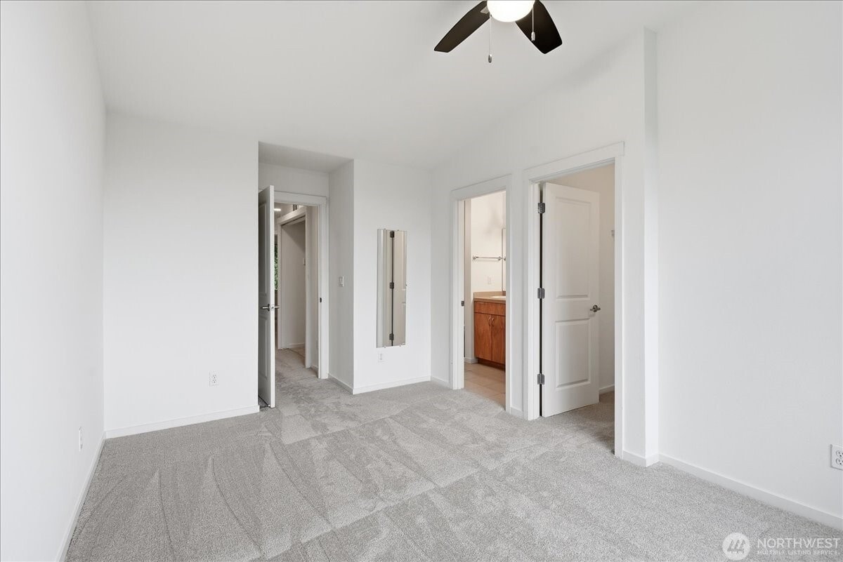 Building Photo - 63 Cougar Ridge Rd NW