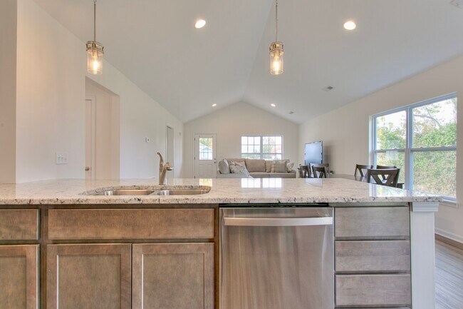 Building Photo - 178 Sitting Bull Dr