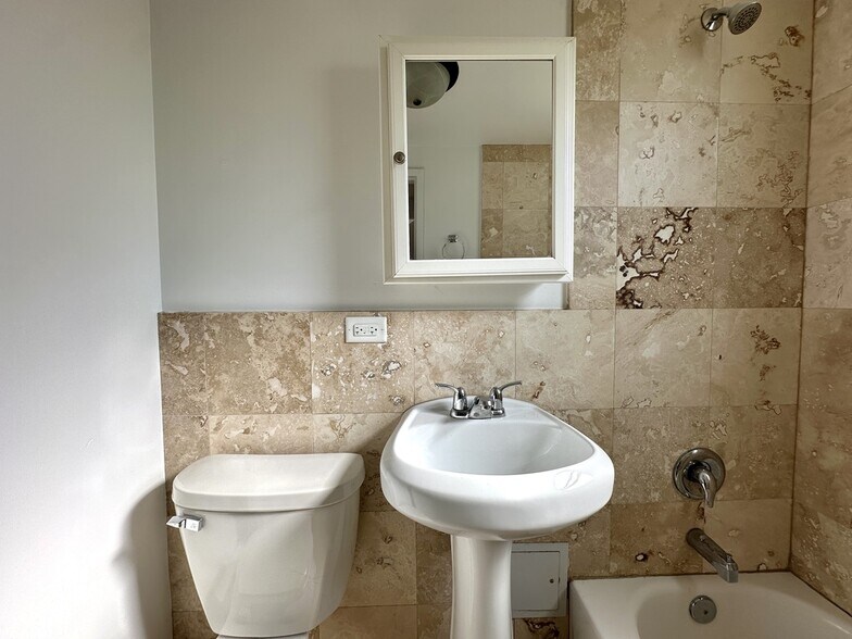 Building Photo - 7628 N Milwaukee Ave