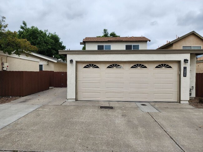 Building Photo - Tierrasanta 4 bedroom 2.5 bath, Garage, Up...