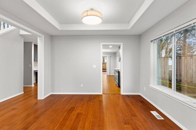 Building Photo - BETHANY 5 bedroom 3 full bath- Beaverton School District- Nike