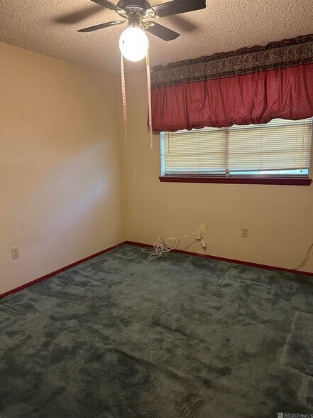 Building Photo - 2208 Sprucewood Dr