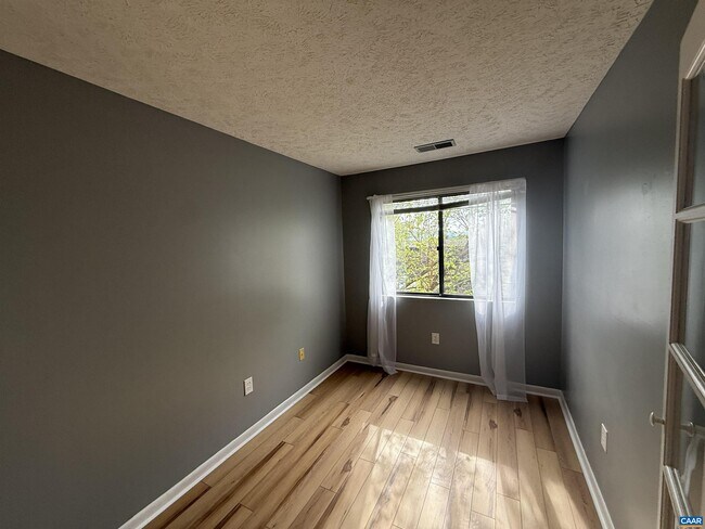 Building Photo - 132 Turtle Creek Rd