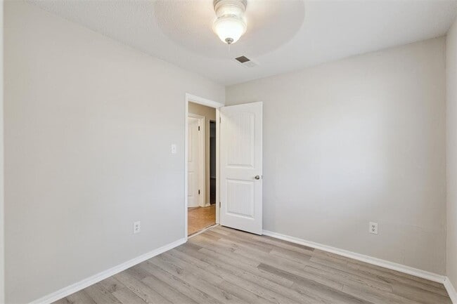 Building Photo - 645 Redstone Ave