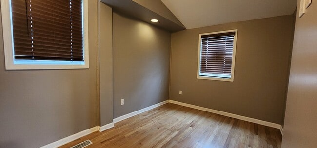 Building Photo - 5014 S Christiana Ave