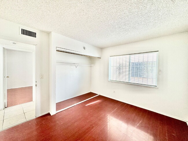 Building Photo - HIVE SUMMER MOVE-IN SPECIAL: DOWNSTAIRS CONDO | RECENLY REHABBED 2 BEDROOM 1 BATH | ACROSS FROM C...