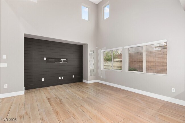 Building Photo - 10589 Cliff Lake St