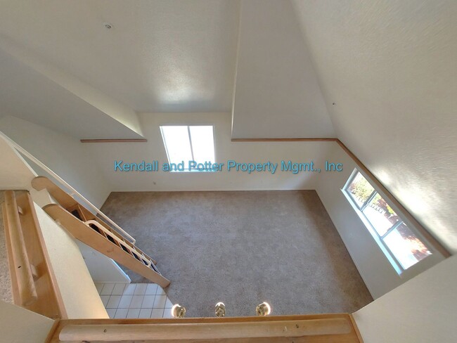 Building Photo - Spacious 1 bedroom loft in Santa Cruz