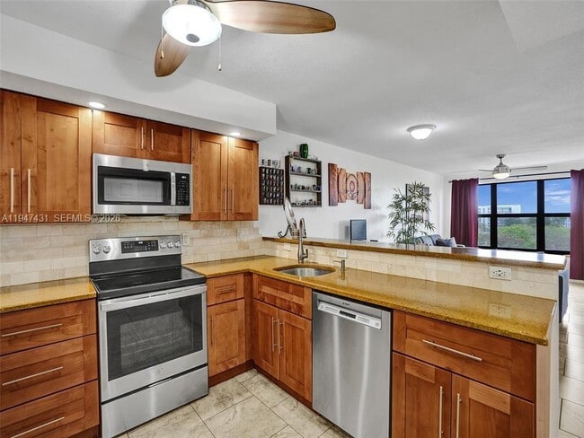 Building Photo - 2304 S Cypress Bend Dr