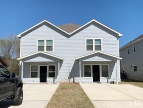 Building Photo - 9023 Nyssa St