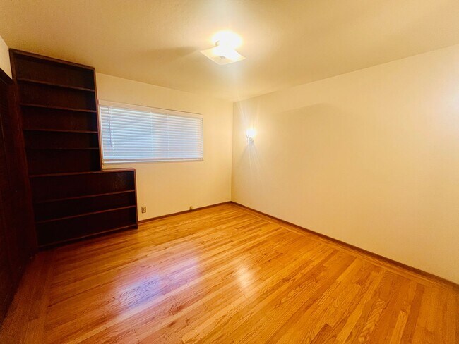 Building Photo - Unique 3 Bed + 2 Bath Los Altos Home - Spa...