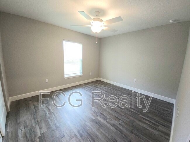 Building Photo - 9 Larch Dr