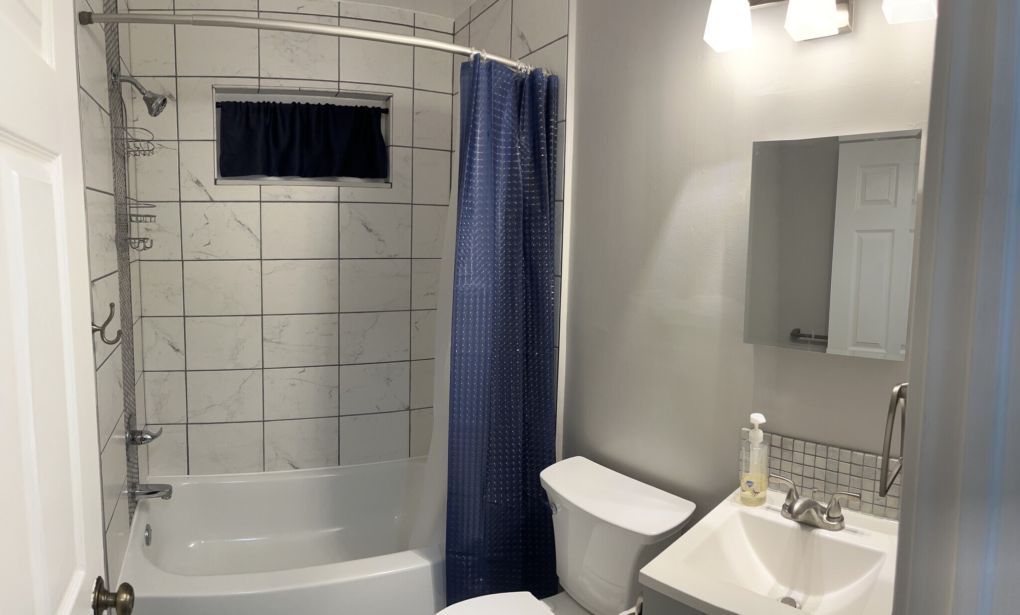 Building Photo - 715 Donald Ave