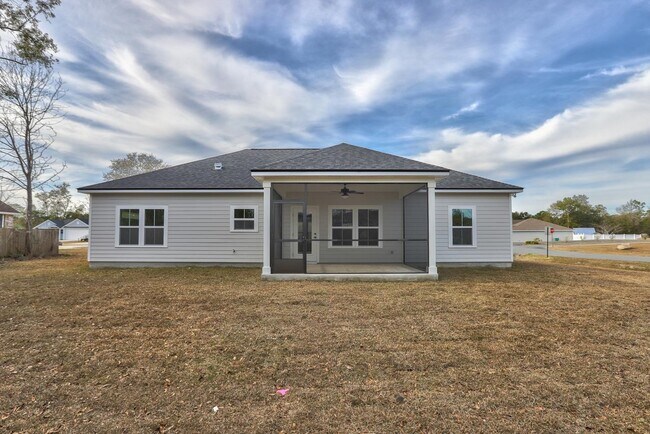 Building Photo - 43 Sarlan Garden Dr