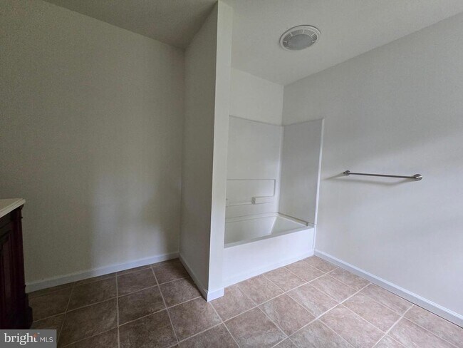 Building Photo - 68 Liberto Ln
