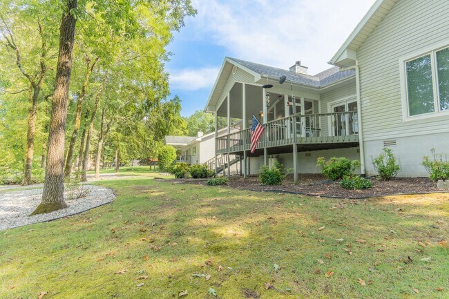 Building Photo - 10 Lindura Ln