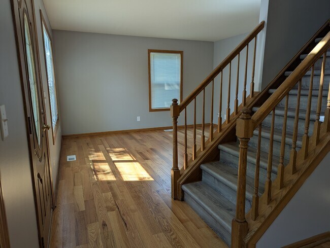 Building Photo - 417 Calgary Way