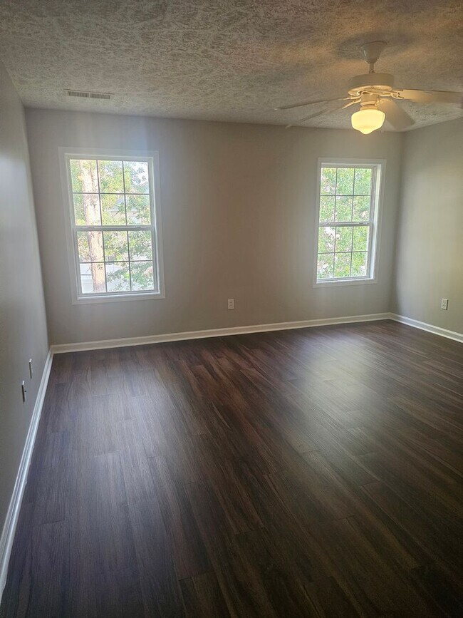 Building Photo - 44 Ginkgo Ct