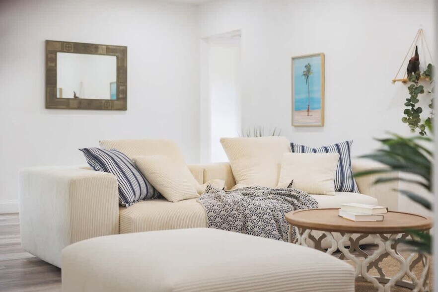 Building Photo - 1271 Woodlawn St